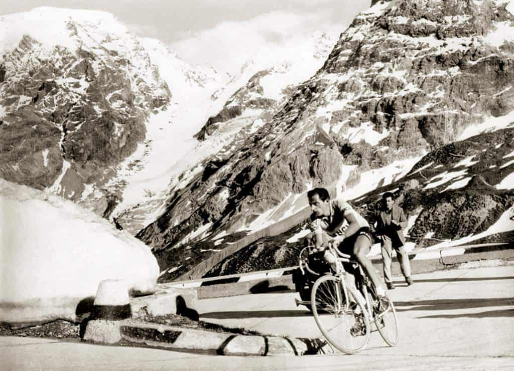 Kuitenbijter wielrensokken Fausto Coppi climbing Stelvio 1953